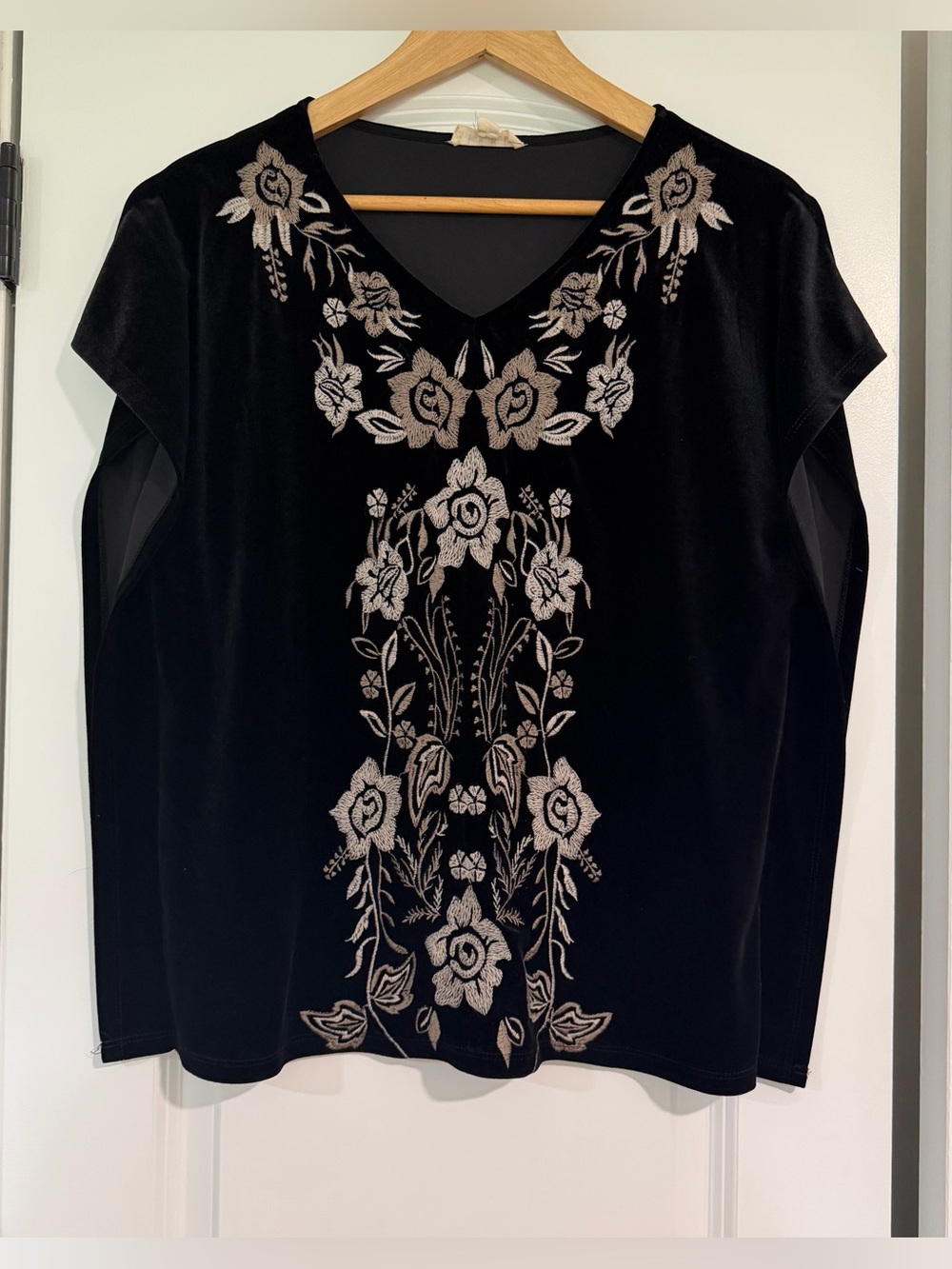 THML Black Velvet Floral Embroidered V-Neck Short Sleeve Top Dark Whimsical MD